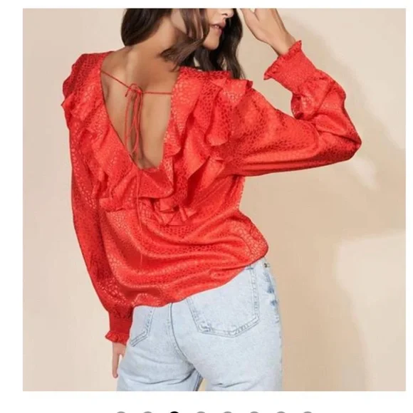 Hutch holiday red V neck blouse - Picture 2 of 2